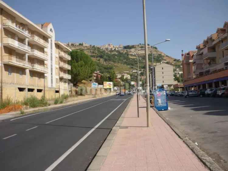 Quadrilocale viale Unità d'Italia 49, Centro, Enna