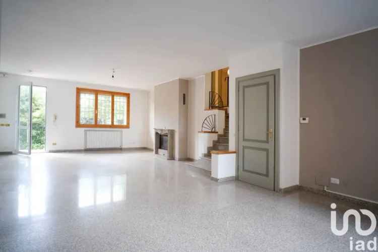 Villa plurifamiliare Strada Pederzona 394, Cittanova - Marzaglia, Modena