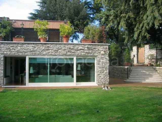 Villa Bifamiliare in affitto a Roma viale Cortina d'Ampezzo, 269