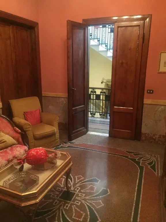 Villa in Piazza 2 Giugno 1, Carrara, 15 locali, 5 bagni, 600 m²