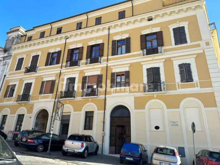 Trilocale corso Giuseppe Mazzini, Centro Storico, Catanzaro