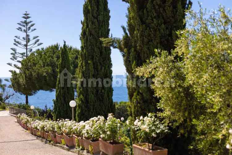 Villa plurifamiliare via Cornice dei Due Golfi 47, Arziglia, Madonna della Ruota, Bordighera