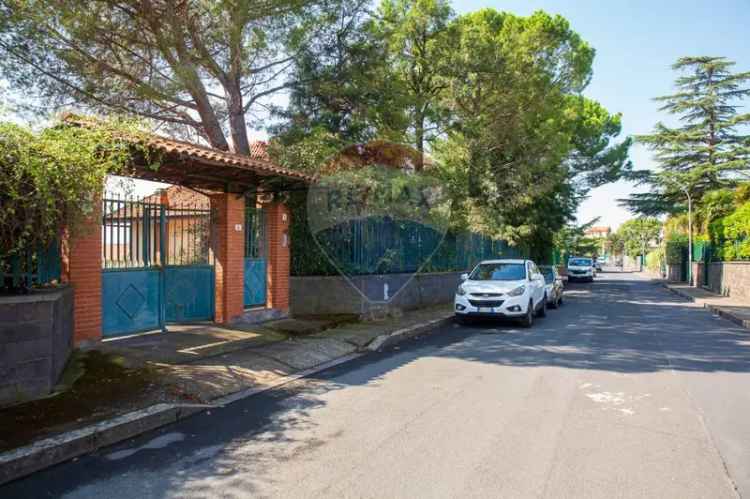 Villa in Via Catania, Tremestieri Etneo, 12 locali, 5 bagni, con box