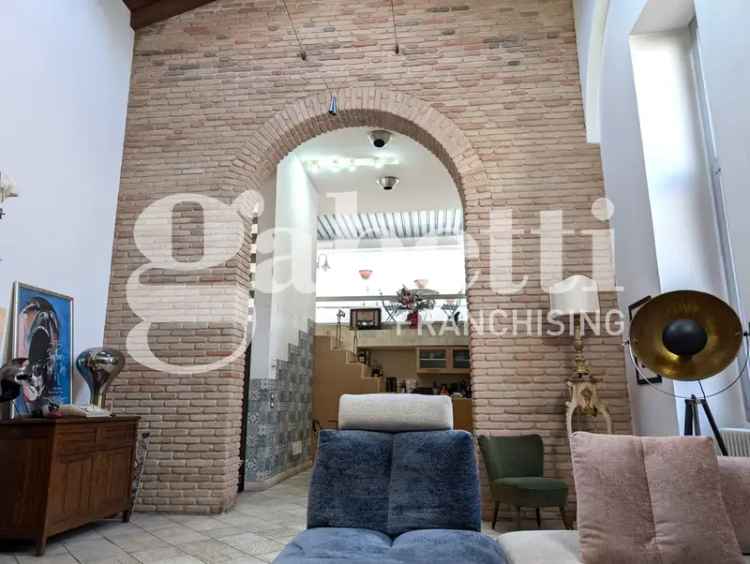 Casa Indipendente in Via Orfane, Foggia (FG)