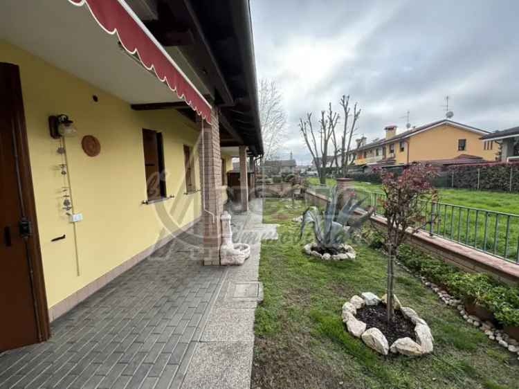 Appartamento in Via Verdi, Stienta, 65 locali, 146 m² in vendita