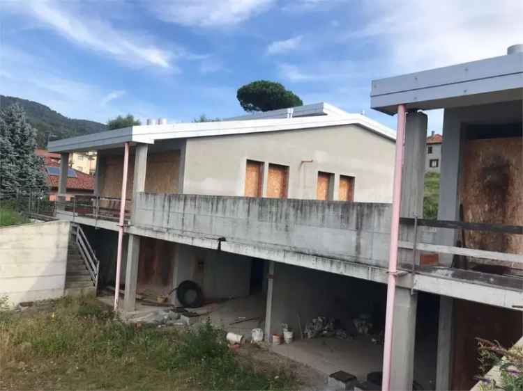 Villetta bifamiliare in VIA BRIANZA, Albavilla, 5 locali, 2 bagni