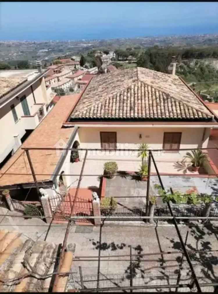 Villa Indipendente Gerace Due Appartamenti Giardino Terrazzo