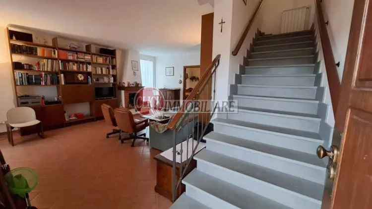 Villa unifamiliare, buono stato, 197 m², Santa Maria A Vezzano, Vicchio