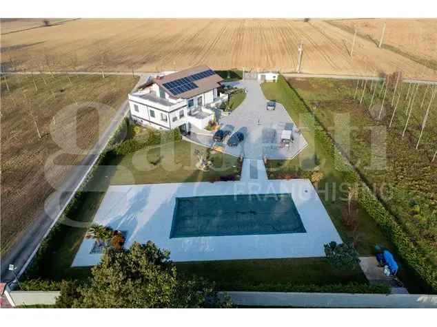 Villa bifamiliare in Strada Cascine Nuove, Frossasco (TO)