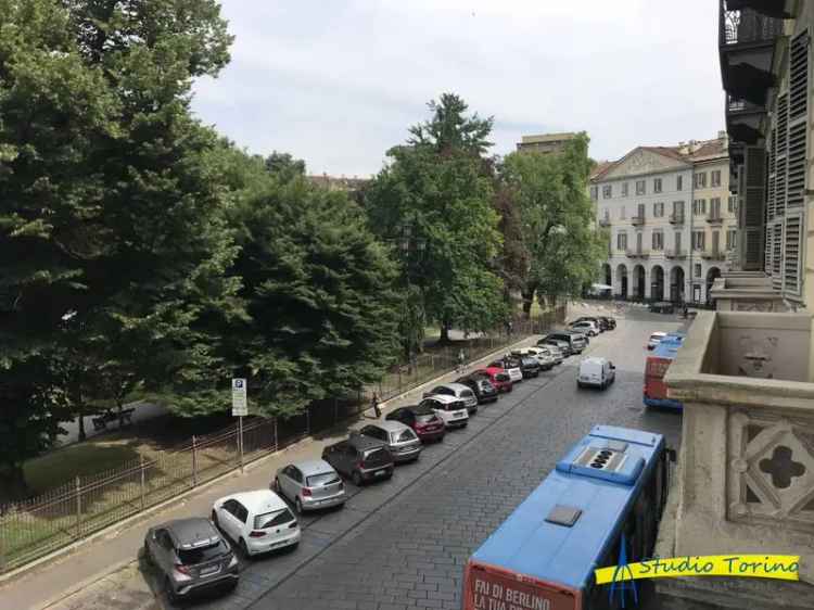 Appartamento in affitto a Torino piazza Carlo Felice, 85