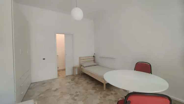 Stanza in Via Lanfranco della Pila, Milano in appartamento di 54 m² con 2 camere