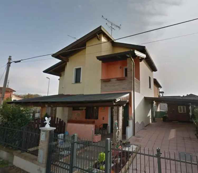 Villetta bifamiliare in Via Volturno, Rovigo, 4 locali, 106 m²