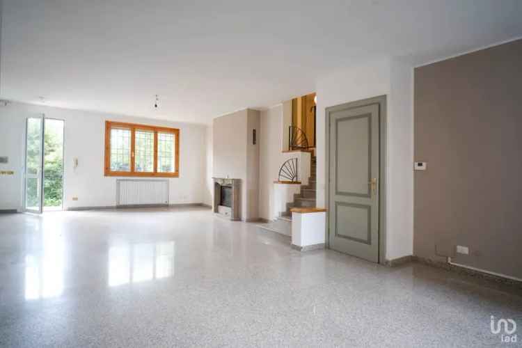 Vendita casa indipendente 9 locali di 423 m² in Modena (41123) - 128065 - iad