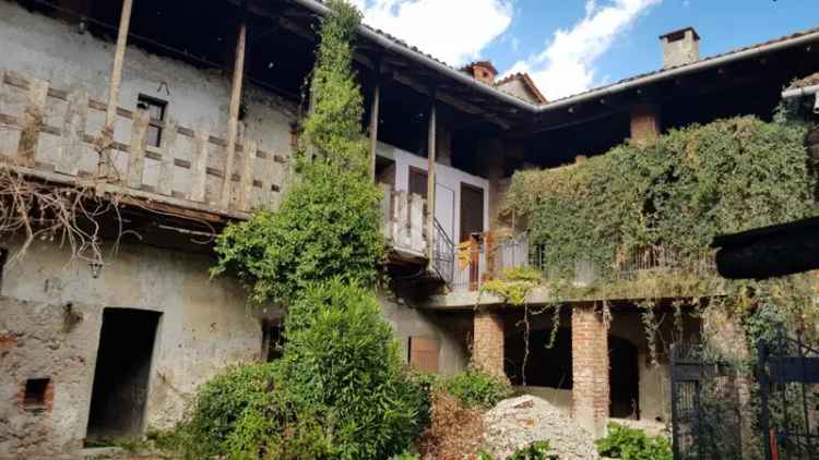 Rustico via Martiri della Libertà 43, Centro, Varallo Pombia