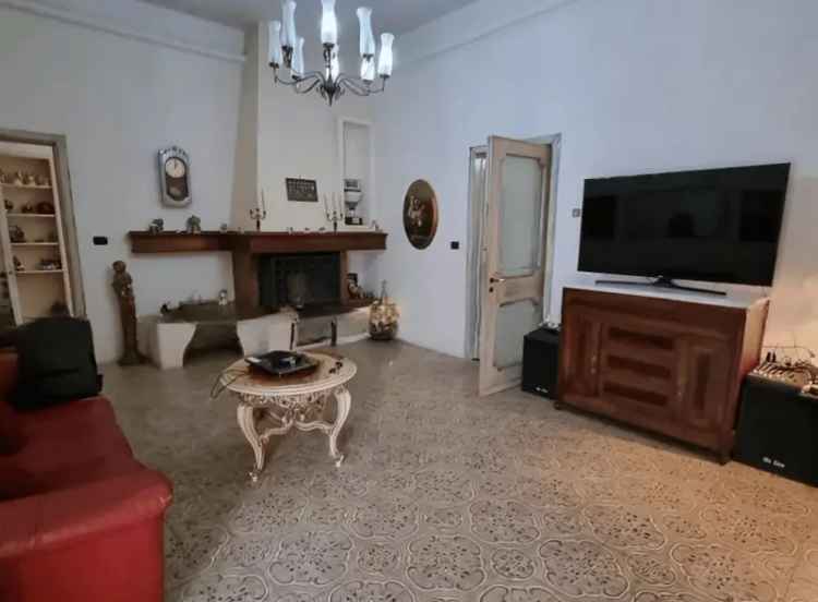 Villa in Via Cellino 19, Squinzano, 9 locali, 1 bagno, garage, 210 m²