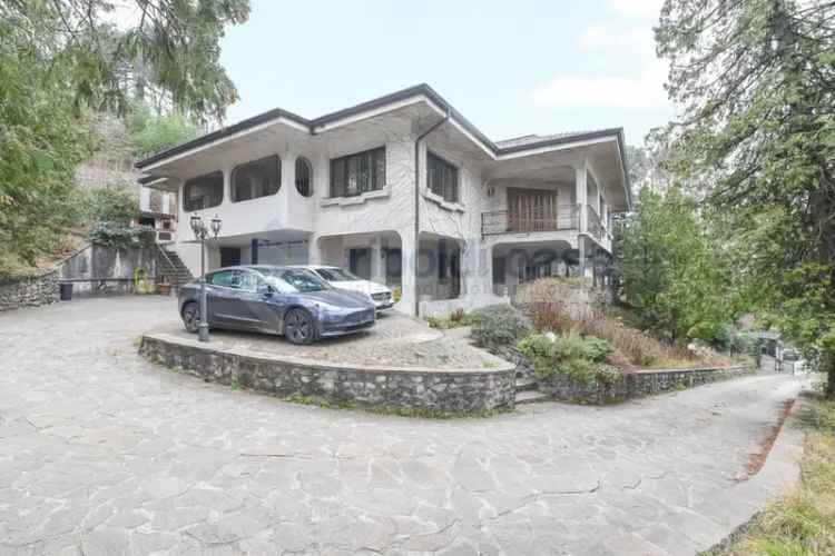 Villa in VIA PRIVATA D'ADDA, Inverigo, 7 locali, 4 bagni, 620 m²