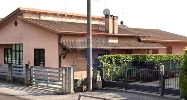 Villetta bifamiliare in Via Mazzini, Rubano, 7 locali, 2 bagni, 200 m²