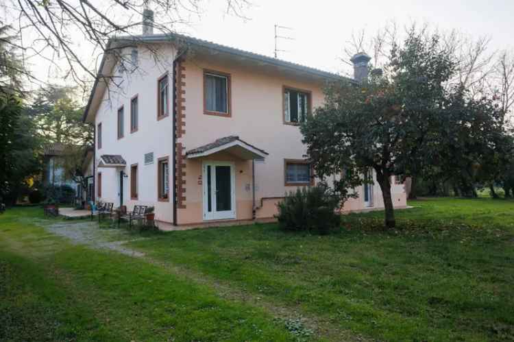 Villa singola in Via Roversano, Cesena, 20 locali, giardino privato