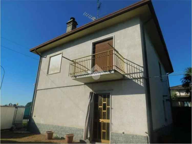 Villa unifamiliare via goito, 37, Centro, Somma Lombardo