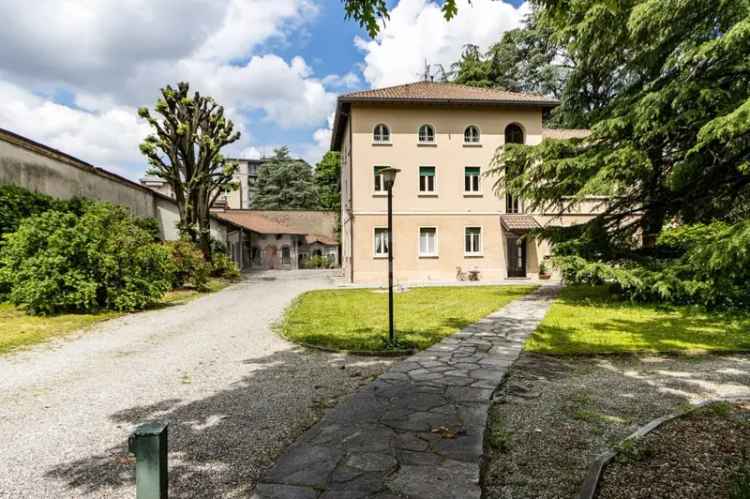 Villa in Ardigò, Monza, 10 locali, 5 bagni, giardino privato, con box