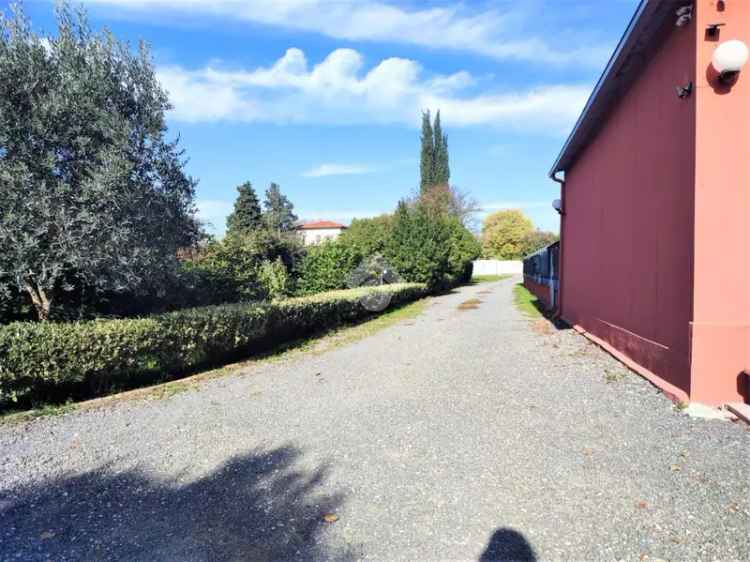 Loft in Vendita a Collastrada: Laboratorio, Terreno e Possibilità Edificazione