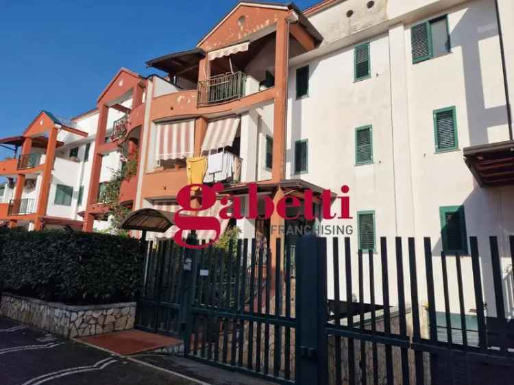 Villa a schiera in Via Giudice Falcone 101, Marcianise, 7 locali