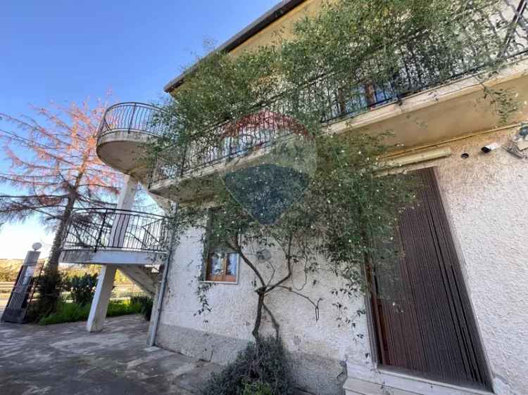 Villa in CONTRADA BIGGEMI, Priolo Gargallo, 9 locali, giardino privato