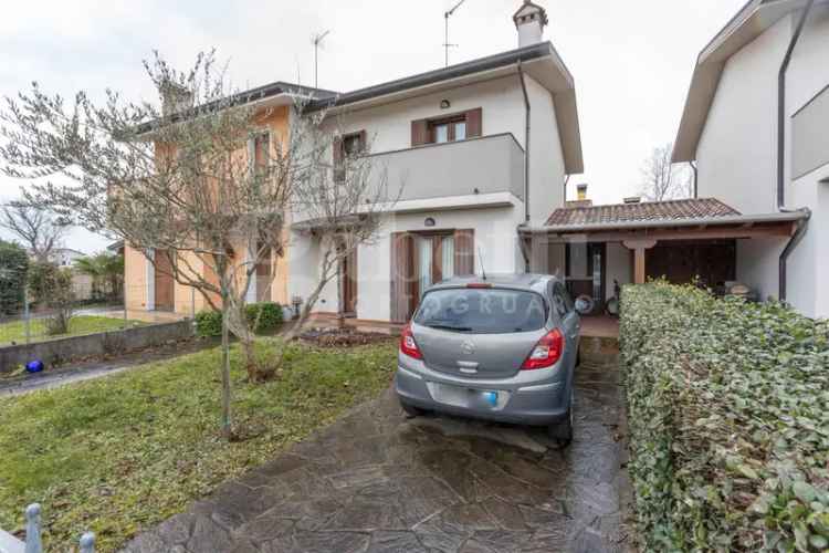 Villa a schiera in Via Antelao, 20, Portogruaro (VE)