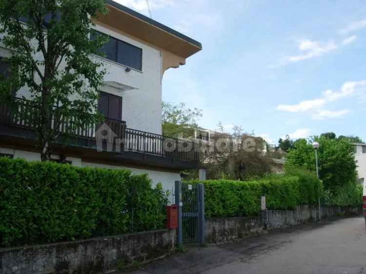 Villa bifamiliare via Po 15, Boschetti, Peschiera del Garda