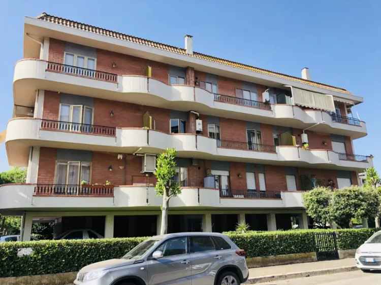 Appartamento in Via Monteverdi, Grosseto, 5 locali, 2 bagni, 110 m²