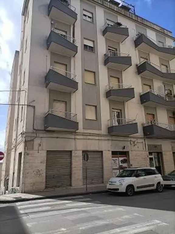 Appartamento in Via Gorizia 112, Caltanissetta, 5 locali, 1 bagno