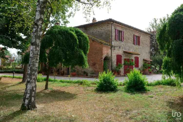 Vendita casa indipendente 19 locali di 484 m² in Marciano della Chiana (52047) - 104186 - iad