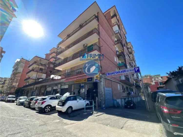 Appartamento in Via Giacinto De Sivo, Napoli, 1 bagno, 135 m²