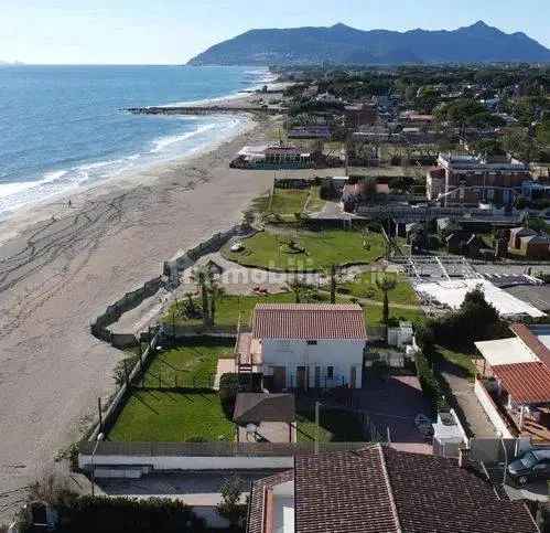 Villa unifamiliare Strada Provinciale Badino, Litoranea Terracina - San Felice, Terracina