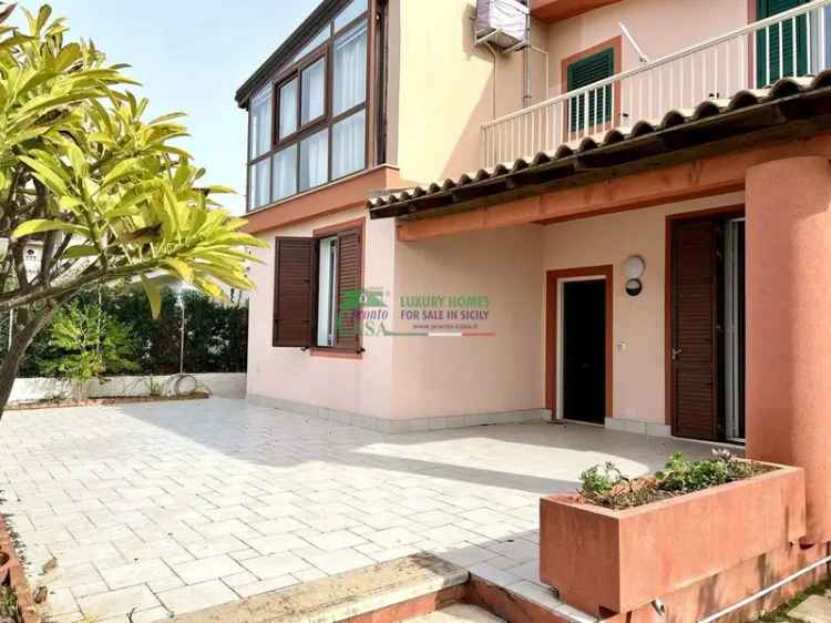 Villa in Viale della concordia, Scicli, 7 locali, 2 bagni, con box