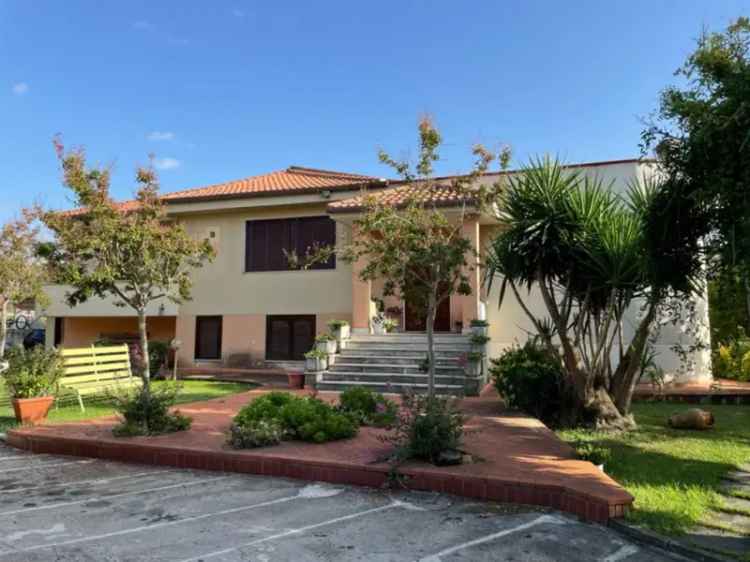 Villa in Via Praga, Battipaglia, 2 bagni, 650 m², classe energetica G