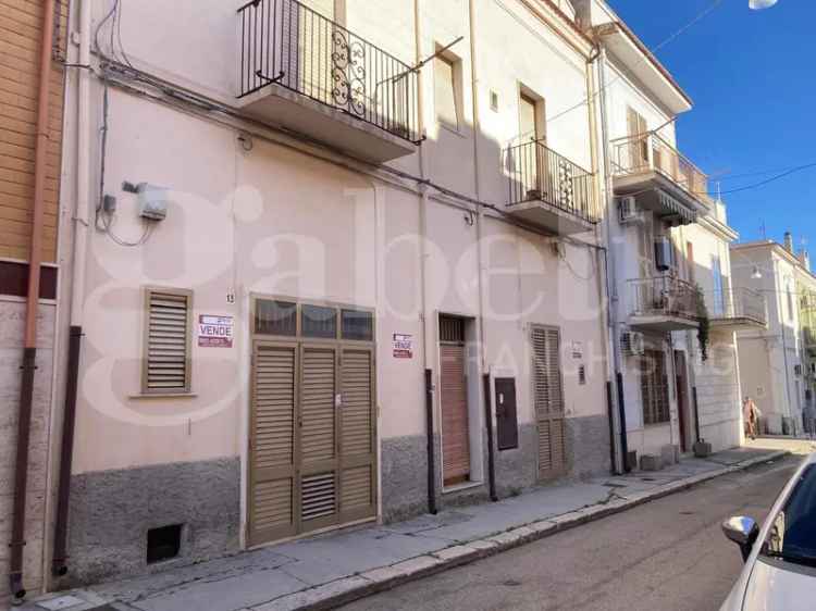 Casa Indipendente in Via Santa Lucia , 15, Torremaggiore (FG)