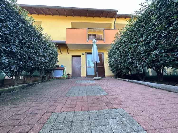 Villa a schiera in Via san quirico, Momo, 3 locali, 2 bagni, con box