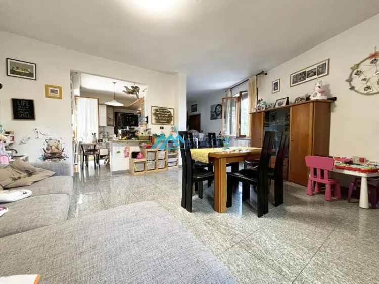 Villa a schiera in VIALE ASSISI - 82, Folignano, 12 locali, 5 bagni