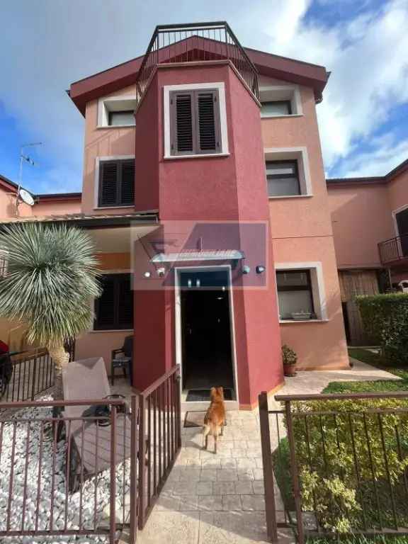 Villa in Via Brancati, Melilli, 6 locali, porta blindata, ottimo stato