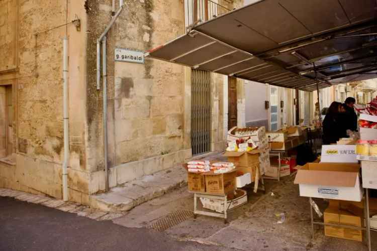 Terratetto unifamiliare via Giuseppe Garibaldi, Centro, Ragusa