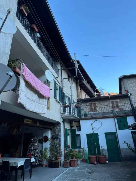 Appartamento in VICOLO SANTO STEFANO, Canzo, 10 locali, 260 m²