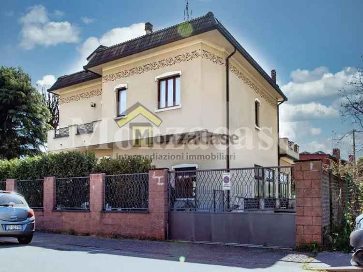 Villa in Via Gabriele D'Annunzio, Muggiò, 6 locali, 4 bagni, con box