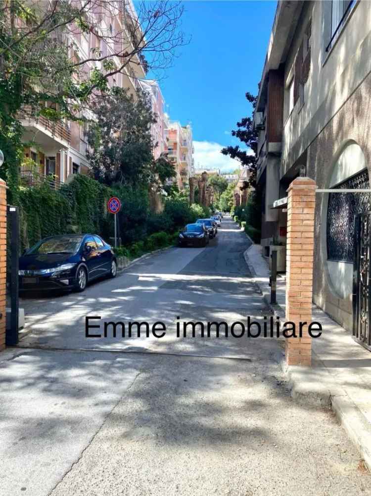 Quadrilocale viale Regina Margherita 61, Regina Margherita - Torrente Trapani, Messina