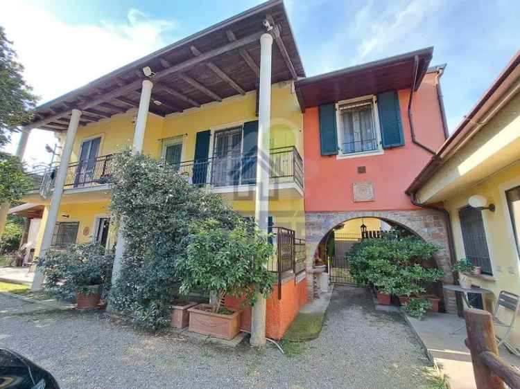 Villa plurifamiliare via XX Settembre, Sesto Cremonese, Sesto ed Uniti