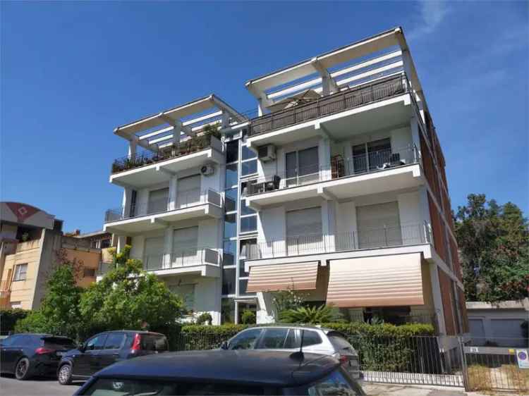 Appartamento in Via Manzoni 21, Latina, 6 locali, 2 bagni, 125 m²