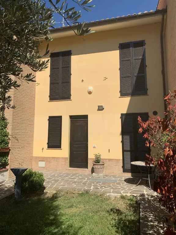 Appartamento in Via antonio gioioso, Camerino, 6 locali, 2 bagni