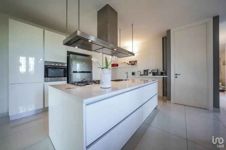 Vendita casa 7 locali di 230 m² in Cento (44045) - 129577 - iad