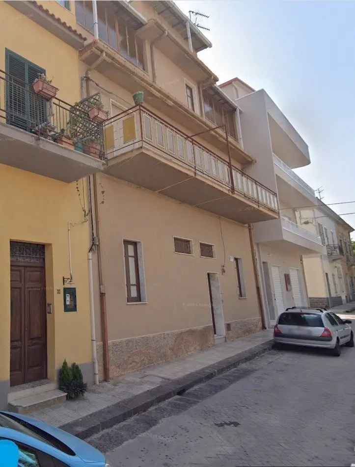 Casa Indipendente in Via Fiume, 35, Acquedolci (ME)