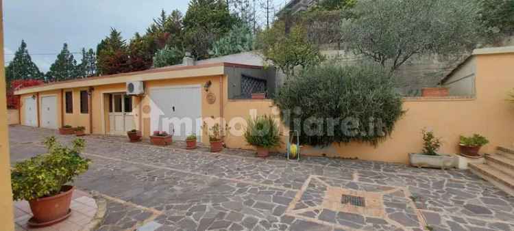 Villa bifamiliare via Islanda 14, Tufolo, Farina, Crotone